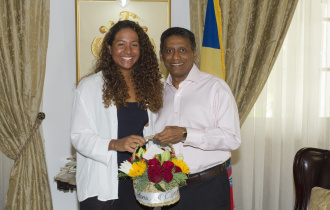President Faure meets Seychellois swimmer Felicity Passon