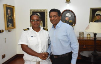 President Faure meets female First Officer at Inter Island Boats Limited