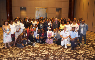 President Faure meets members of the Seychellois Community in Bahrain