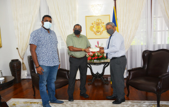 President Ramkalawan receives donation from Seychellois Businesses SURYA Group