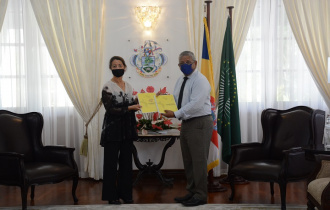 President Ramkalawan receives the proposed draft Sexual Offences Bill and report on enhancing Child Protection in Seychelles