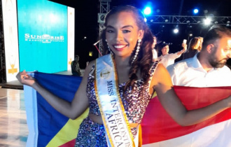 President Wavel Ramkalawan congratulates Miss Seychelles upon clinching the 3rd Runner-up title and Miss Intercontinental Africa at the 2021 pageant