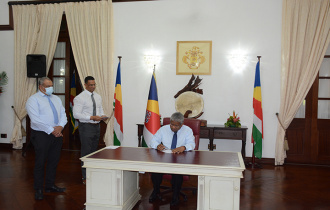 President Ramkalawan assents to the Constitution of the Republic of Seychelles (Tenth Amendment) Act  2022