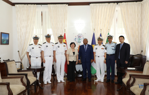 Commanders of the Chinese Navy Hospital Ship Peace Ark meet President Ramkalawan