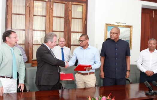Launch of First Phase of Île Aurore Dredging Project