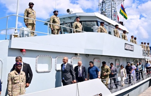 Commander-in-Chief Meets Seychelles Defence Forces Contingent in Mauritius