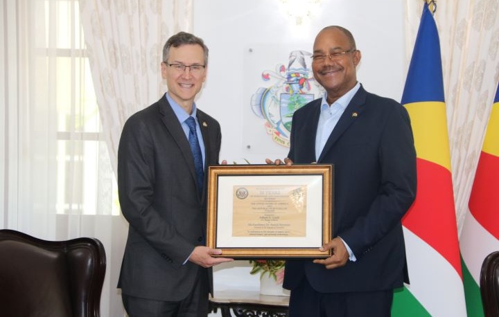 President Herminie Receives Commemorative Plaque as Seychelles and United States Mark 50 Years of Diplomatic Relations