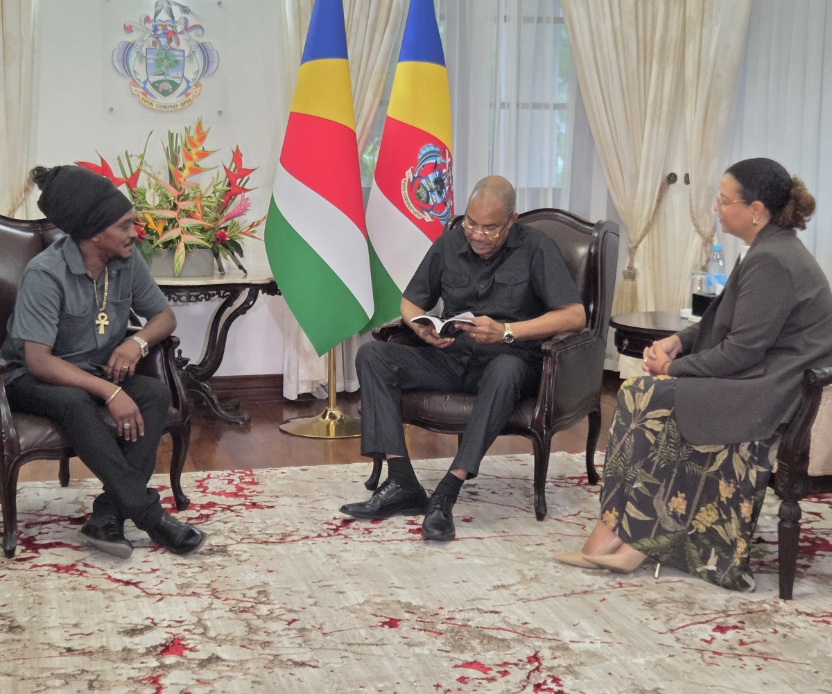 Celebrating 38 Years of Words: Raspyek Presents ‘Verses in Dialogue’ to President Herminie