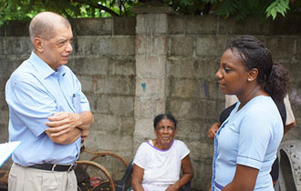 President visits the Grand Anse Praslin community