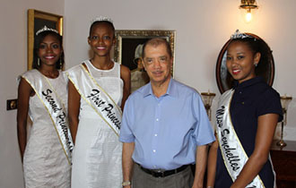 President meets with Miss Seychelles 2016 and the runner up Princesses