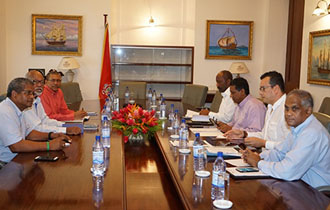 President meets with leaders of the National Assembly
