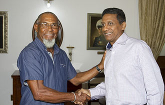 President Faure meets Seychellois environment conservationist