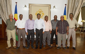 President Faure meets Long-service staff from Seychelles Ports Authority