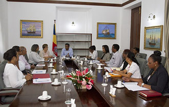 President Faure meets members of the Council for the Elderly