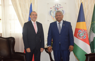 Visite d’adieu de l’Ambassadeur Mas au Président de la République